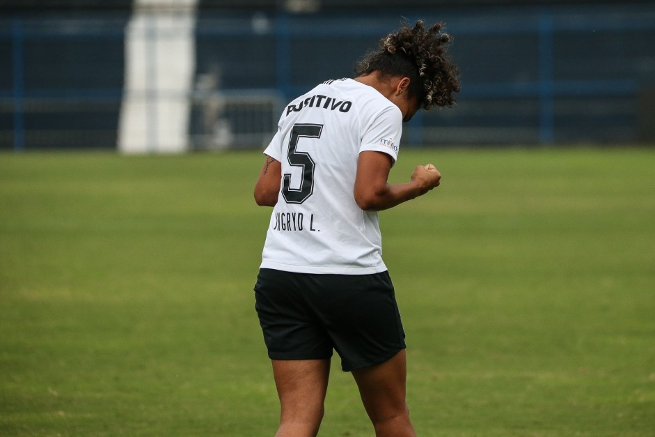 Ingryd comemorando muito seu gol contra o São José, pelo Brasileirão Feminino