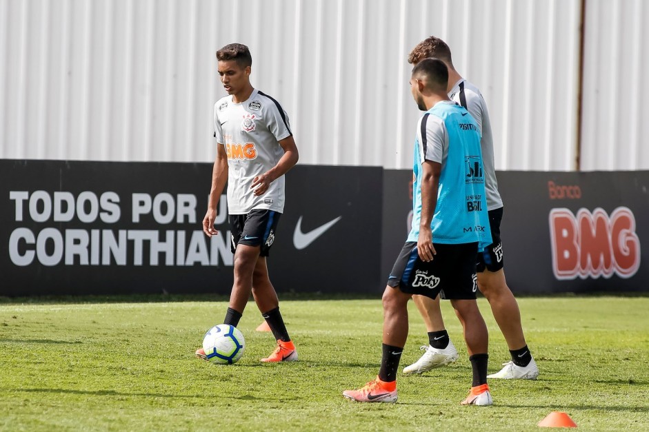 Pedrinho no treino desta sexta-feira no CT Joaquim Grava