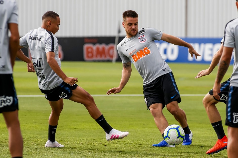 Ramiro no treino desta sexta-feira no CT Joaquim Grava