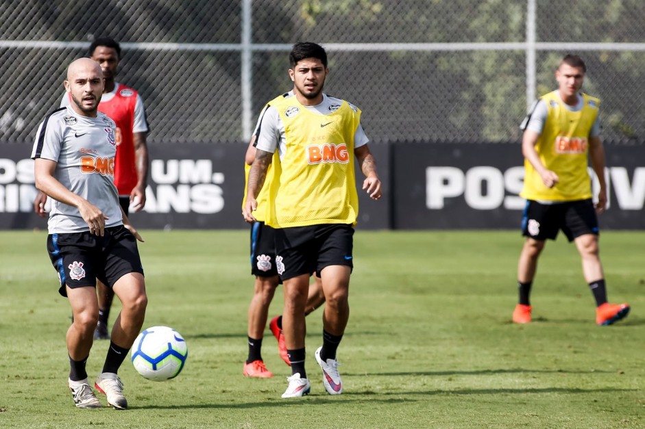 Rgis e Sergio Daz no treino desta sexta-feira no CT Joaquim Grava