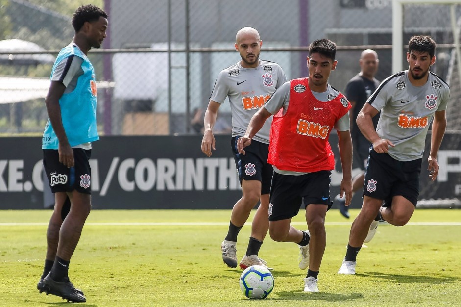 Ren Jnior e Oya no treino desta sexta-feira no CT Joaquim Grava