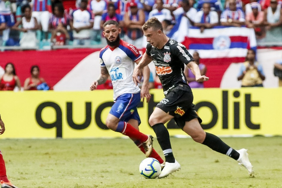 Carlos Augusto durante jogo contra o Bahia, pela estreia do Campeonato Brasileiro