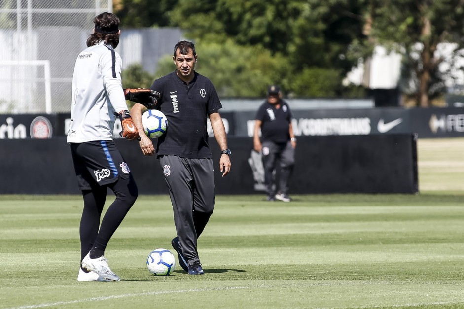 Cássio e Carille durante treino deste sábado no CT Joaquim Grava