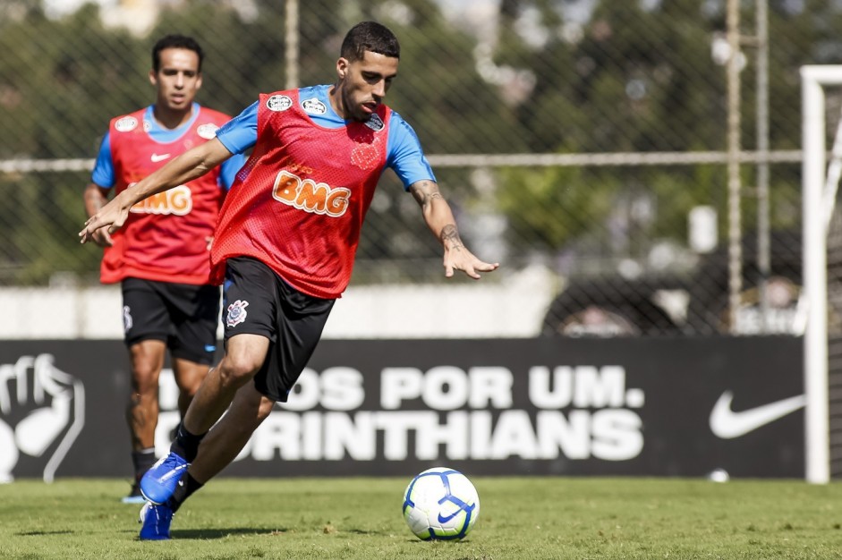 Gabriel e Jadson durante treino deste sábado no CT Joaquim Grava