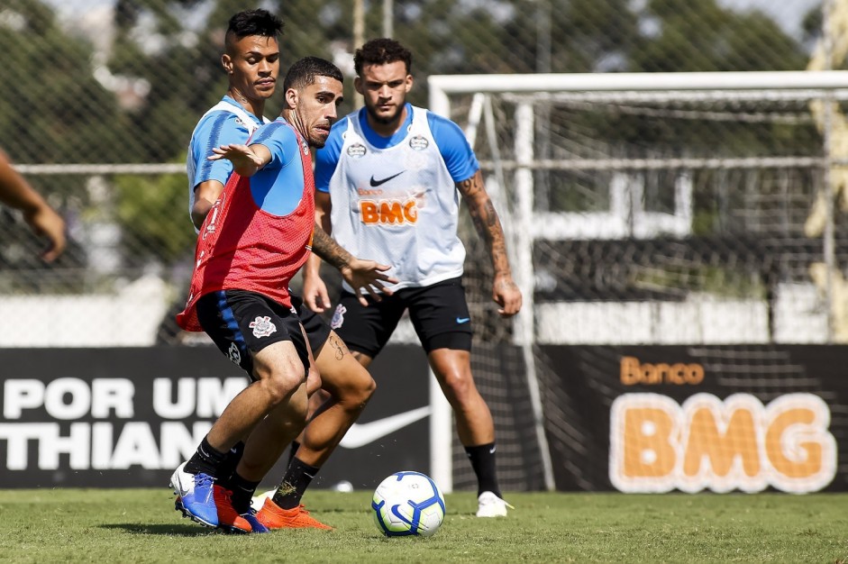 Gabriel e Richard durante treino deste sbado no CT Joaquim Grava