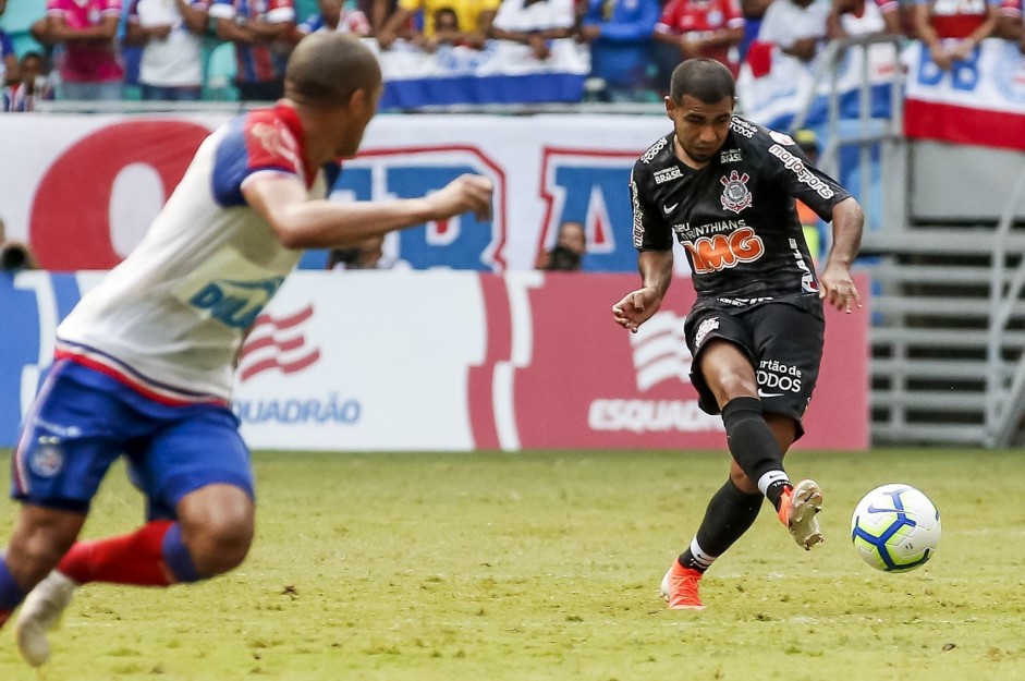 Meia Sornoza durante jogo contra o Bahia, pela estreia do Campeonato Brasileiro