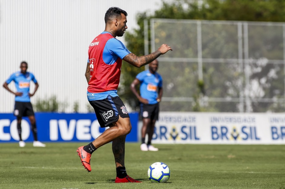 Michel Macedo durante treino deste sábado no CT Joaquim Grava