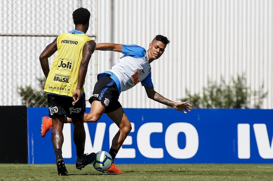 Renê e Richard durante treino deste sábado no CT Joaquim Grava