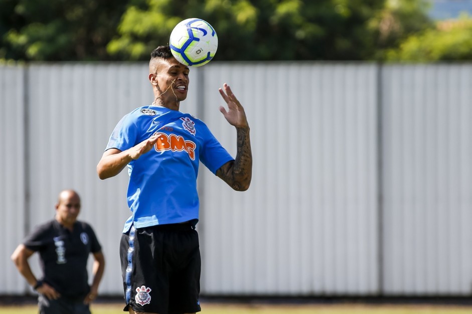 Richard durante treino deste sábado no CT Joaquim Grava