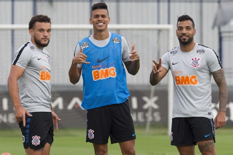 André Luís, Richard e Michel Macedo no treino do Corinthians no CT Joaquim Grava