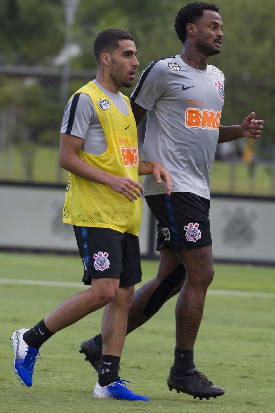 Gabriel e Renê Júnior treinam no CT Joaquim Grava
