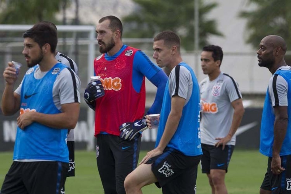 Jogadores no treino de reapresentação do Corinthians após derrota para o Bahia, pelo Brasileirão