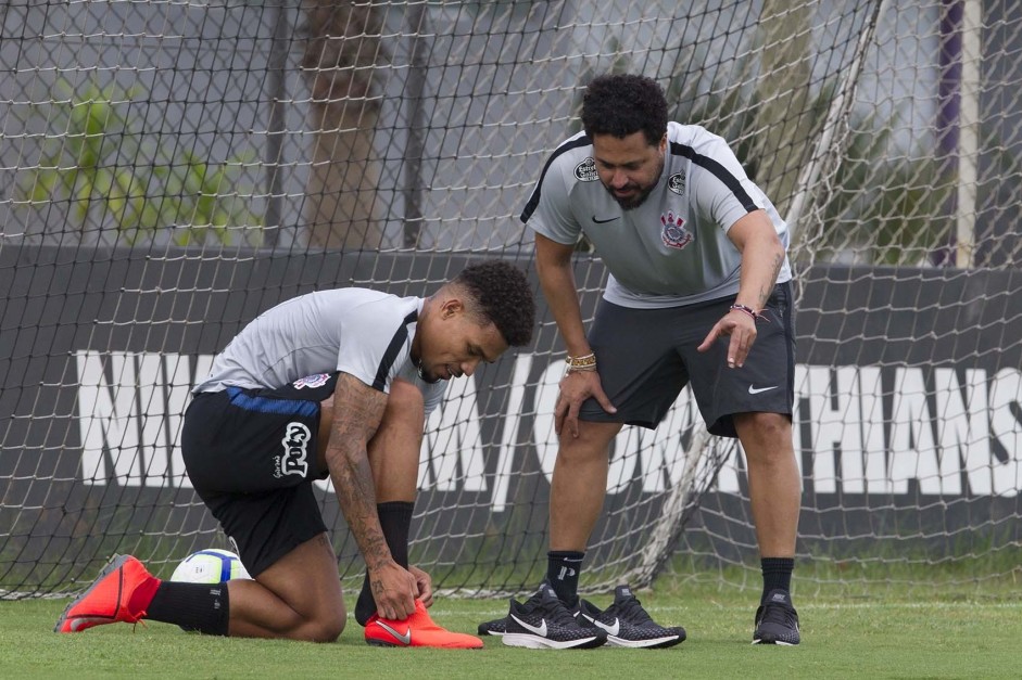 Urso e Caio Melo durante recuperao do meia no CT Joaquim Grava