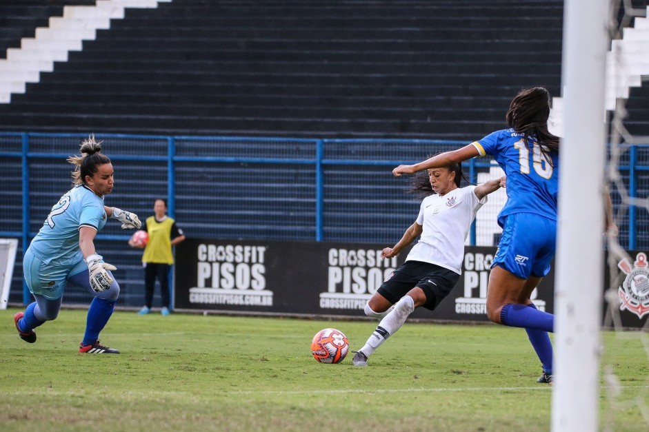 Adriana durante jogo contra o São José, pelo Campeonato Paulista Feminino