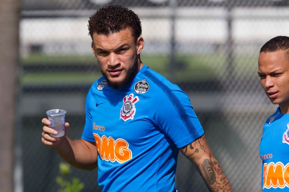 André Luís treina nesta terça-feira no CT