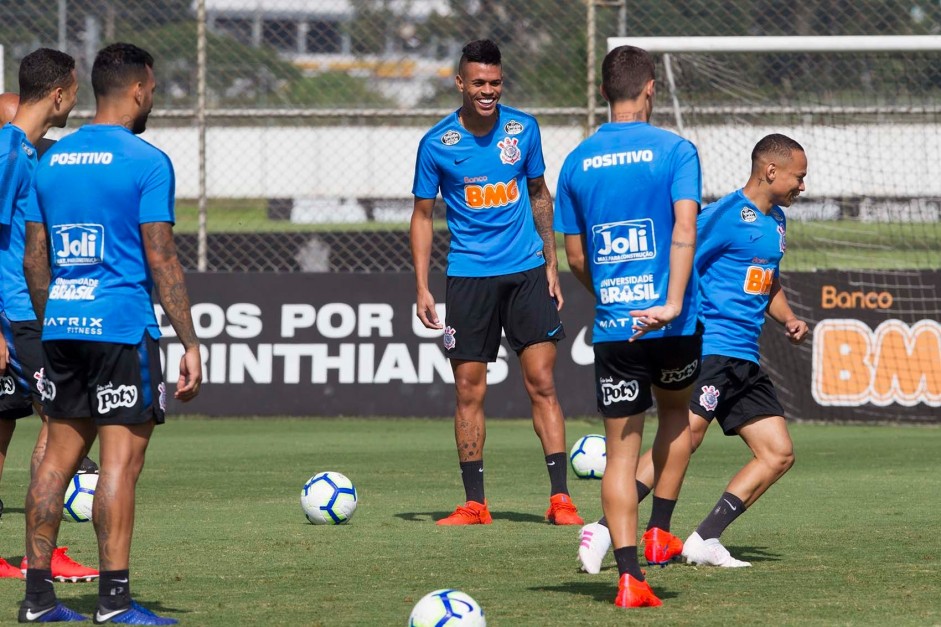 Richard e companheiros no treino desta terça-feira no CT Joaquim Grava