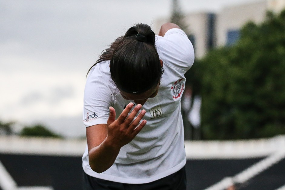 Victria comemora gol contra o So Jos, pelo Paulisto Feminino