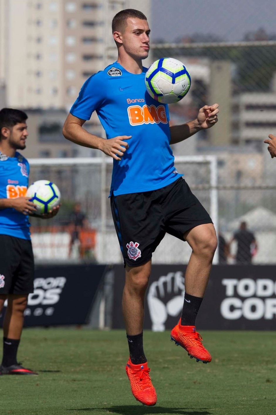 Lucas Piton durante o ltimo treino do Corinthians antes de enfrentar a Chapecoense