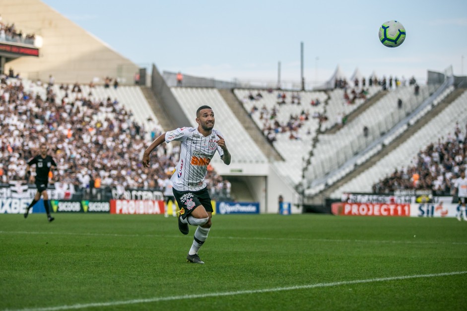Clayson foi titular no embate desta quarta-feira, em Itaquera Clayson foi titular no embate desta quarta-feira, em Itaquera