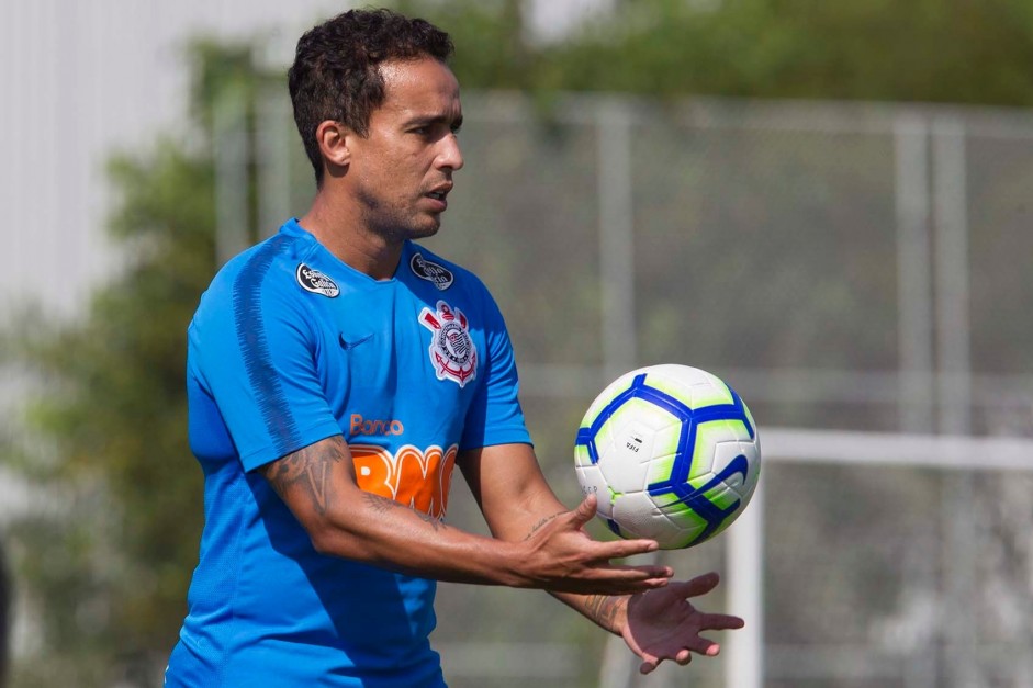 Meia Jadson durante o último treino do Corinthians antes de enfrentar a Chapecoense
