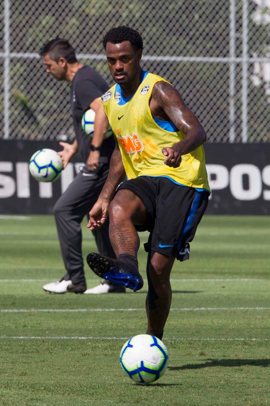 Renê Júnior já treina com bola no CT Joaquim Grava