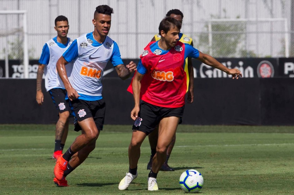 Richard e Romero durante o ltimo treino do Corinthians antes de enfrentar a Chapecoense