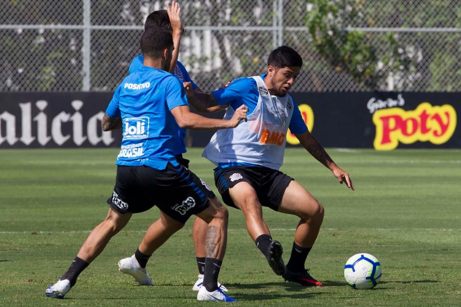Bruno Méndez durante o último treino do Corinthians antes de enfrentar a Chapecoense
