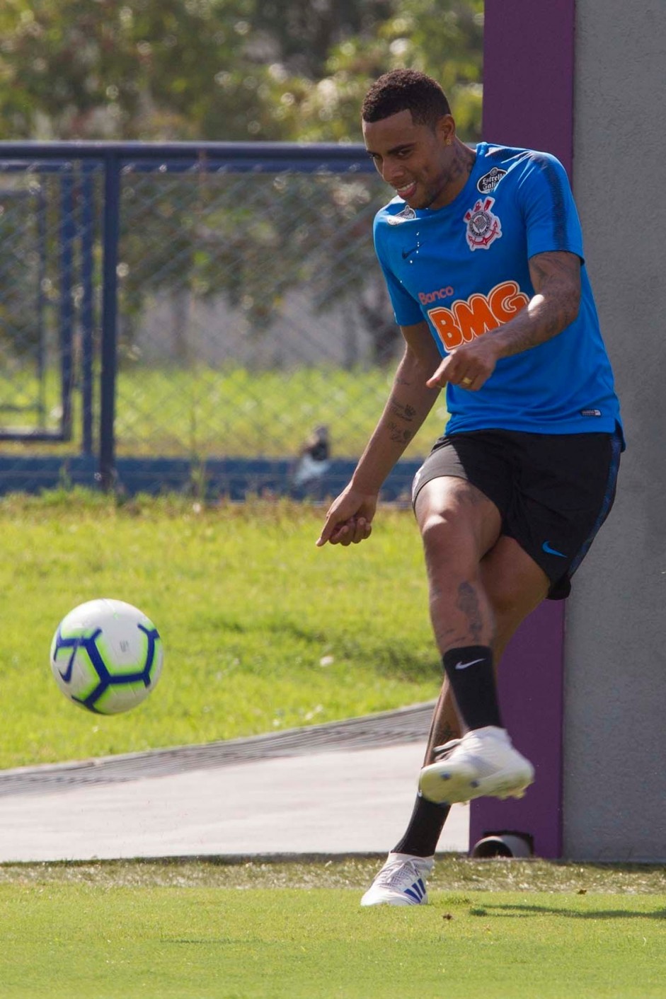 Gustavo treina para enfrentar o Vasco, pelo Campeonato Brasileiro 2019