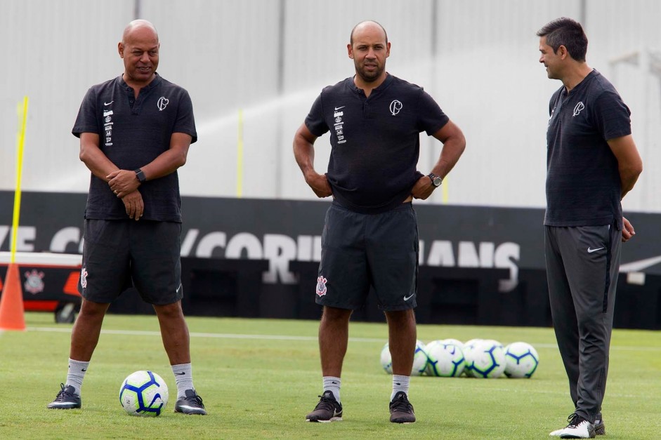 Corinthians é acusado de demitir preparador por não querer votar em eleição do clube