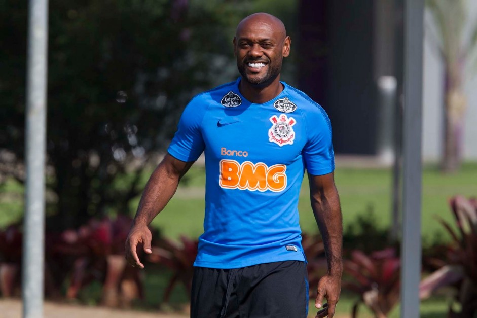 Vagner Love treina para enfrentar o Vasco, pelo Campeonato Brasileiro 2019