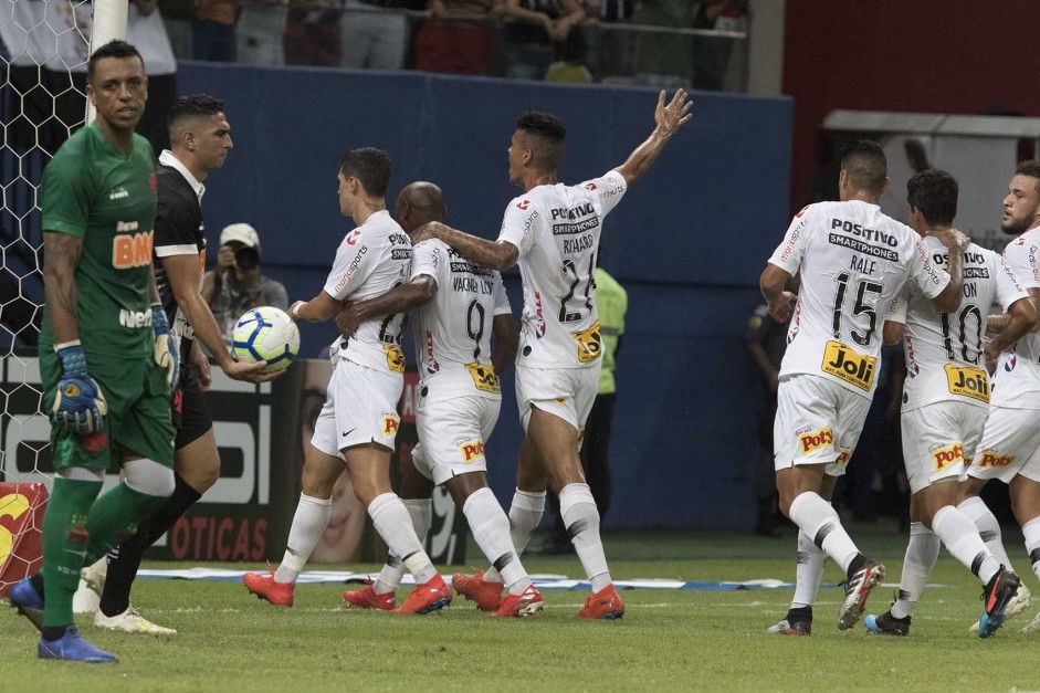 Mateus Vital fez valer a lei do ex e marcou gol contra o Vasco, pelo Campeonato Brasileiro