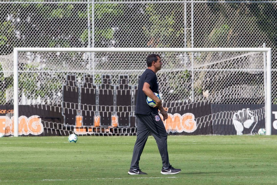 Carille no jogo-treino entre Corinthians profissional e Sub-23 no CT Joaquim Grava