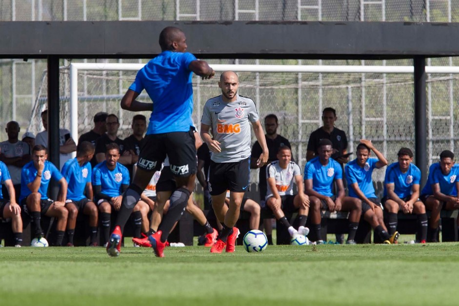 Elenco no jogo-treino entre Corinthians profissional e Sub-23 no CT Joaquim Grava