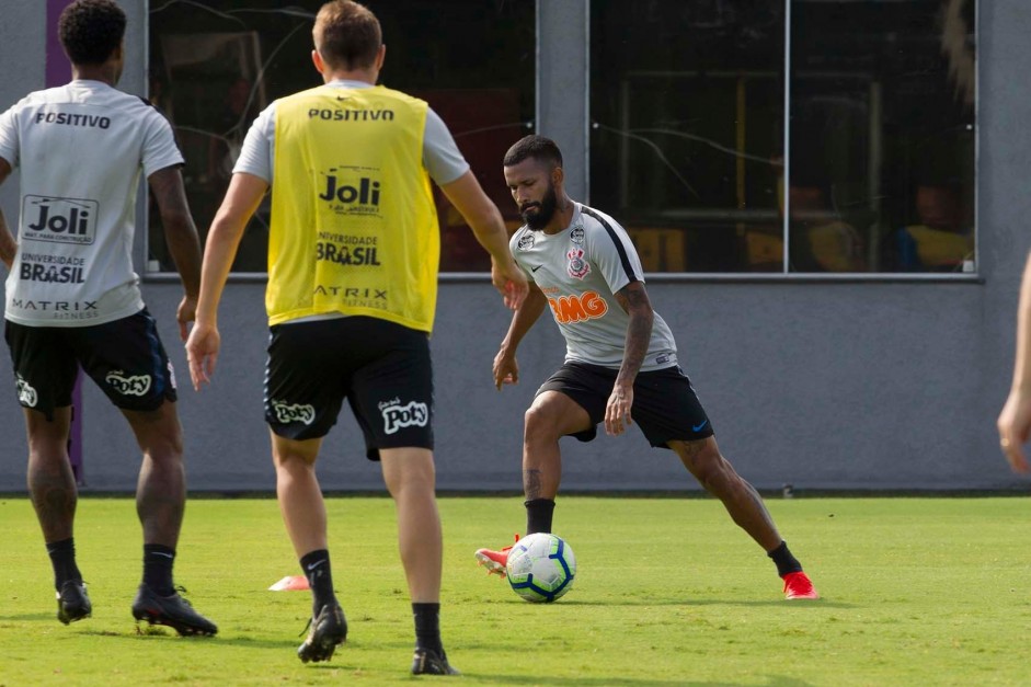 Jovem Marquinhos no jogo-treino entre Corinthians profissional e Sub-23 no CT Joaquim Grava