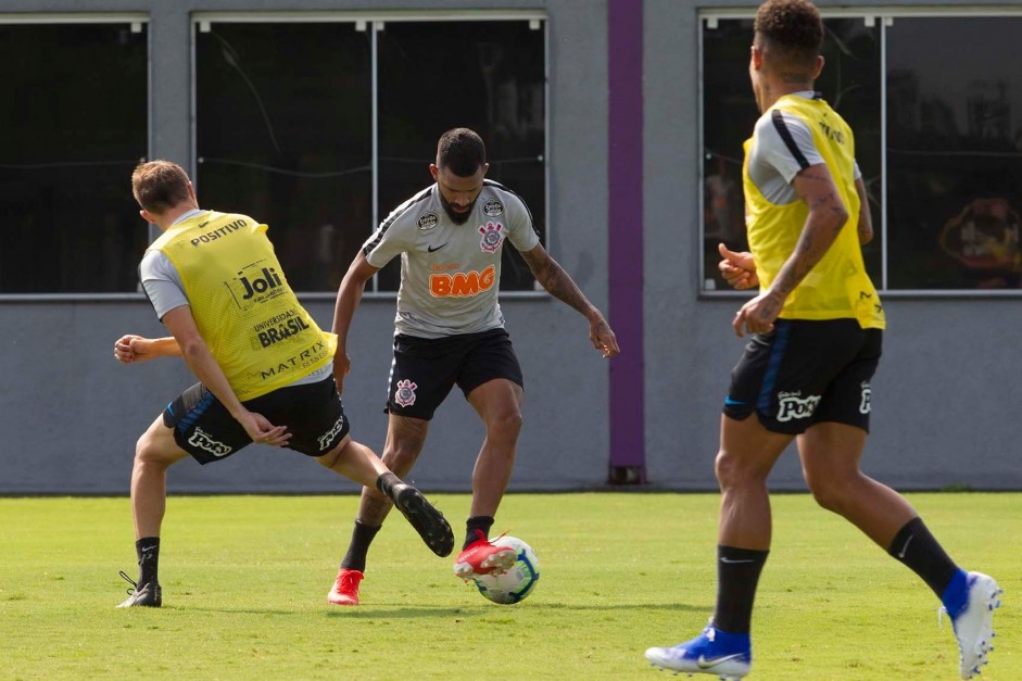 Marquinhos no jogo-treino entre Corinthians profissional e Sub-23 no CT Joaquim Grava