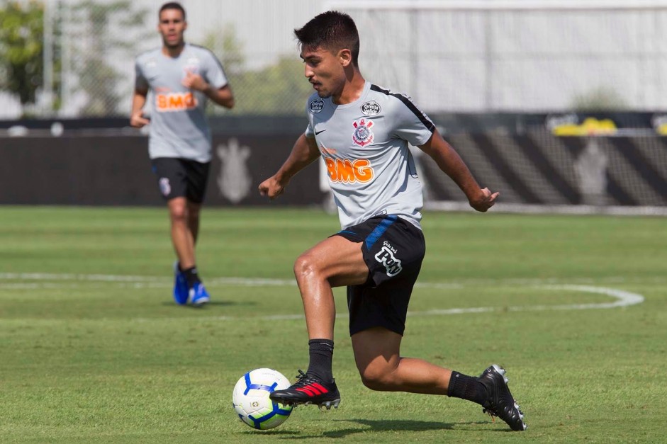 Oya no jogo-treino entre Corinthians profissional e Sub-23 no CT Joaquim Grava