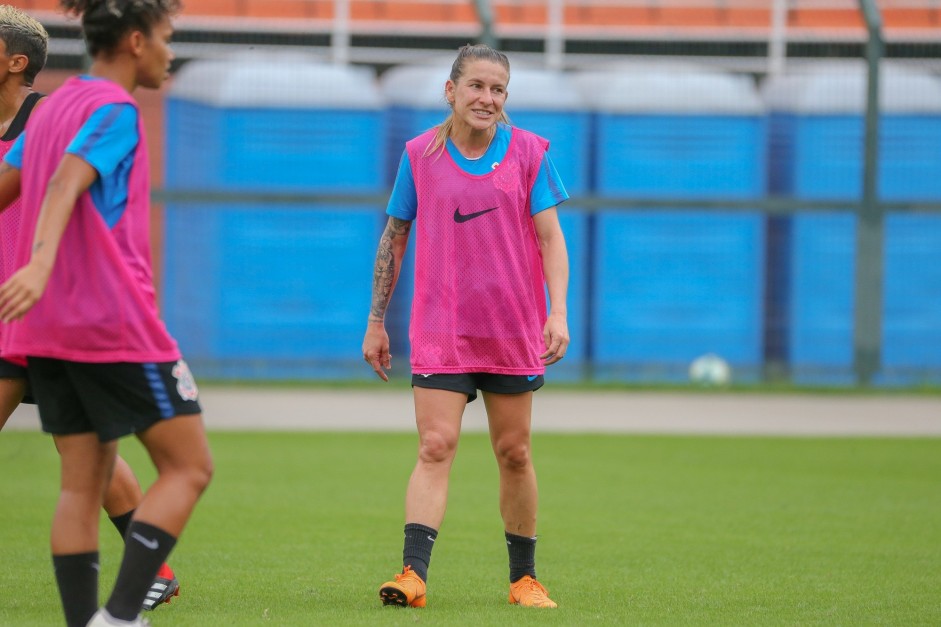 Atacante Cacau no treinamento do Corinthians Futebol Feminino desta terça-feira
