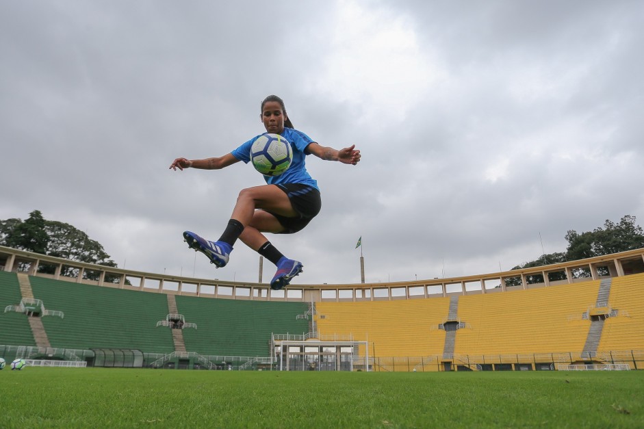 Bela foto de Victória no treinamento do Corinthians Futebol Feminino desta terça-feira