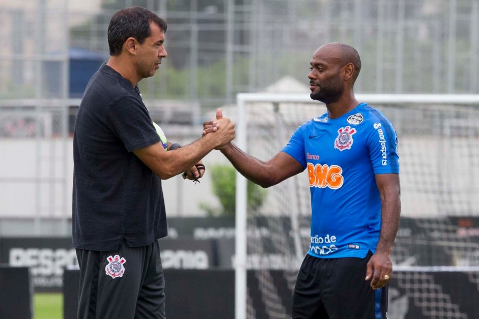 O Corinthians de Love e Carille entra em campo nesta quarta-feira contra o Flamengo
