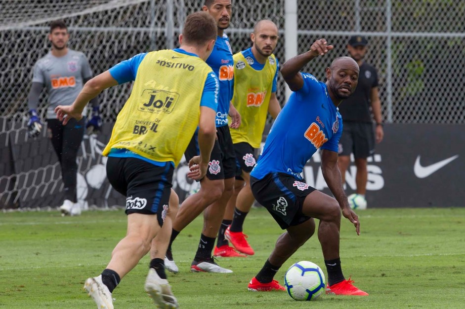 Corinthians treina j de olho no duelo contra o Grmio