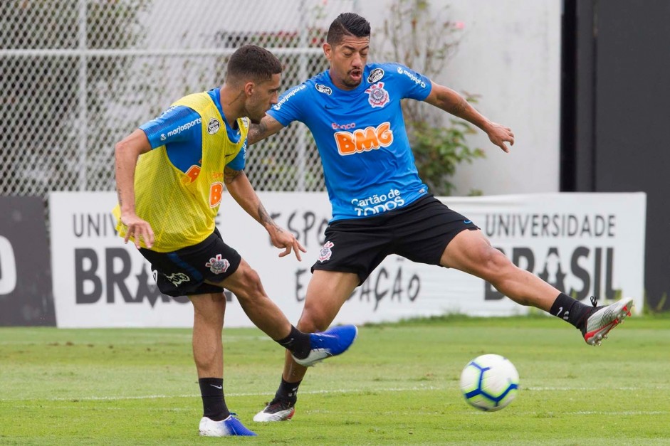 Gabriel e Ralf no treinamento desta terça-feira no CT Joaquim Grava; Timão enfrenta o Grêmio