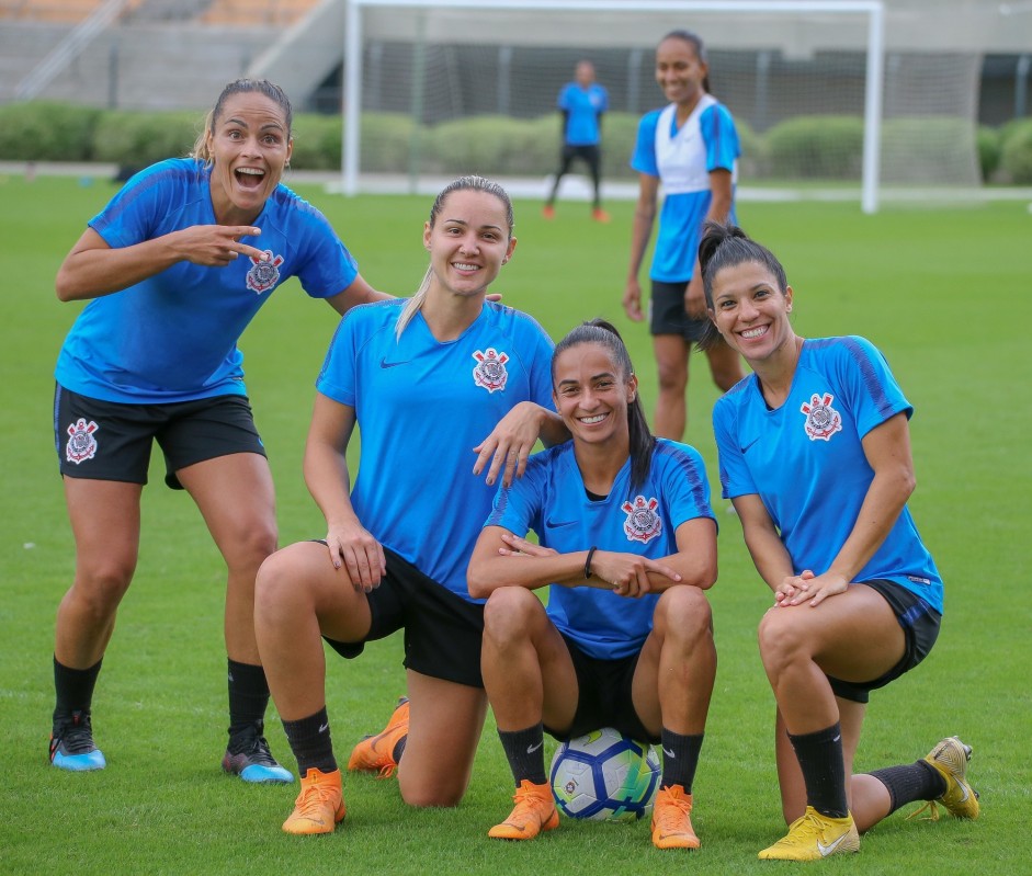 Meninas do Corinthians Futebol Feminino no treinamento desta terça-feira