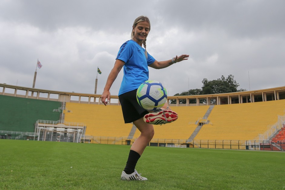 Milene, a Domingues, no treinamento das minas do Corinthians Futebol Feminino