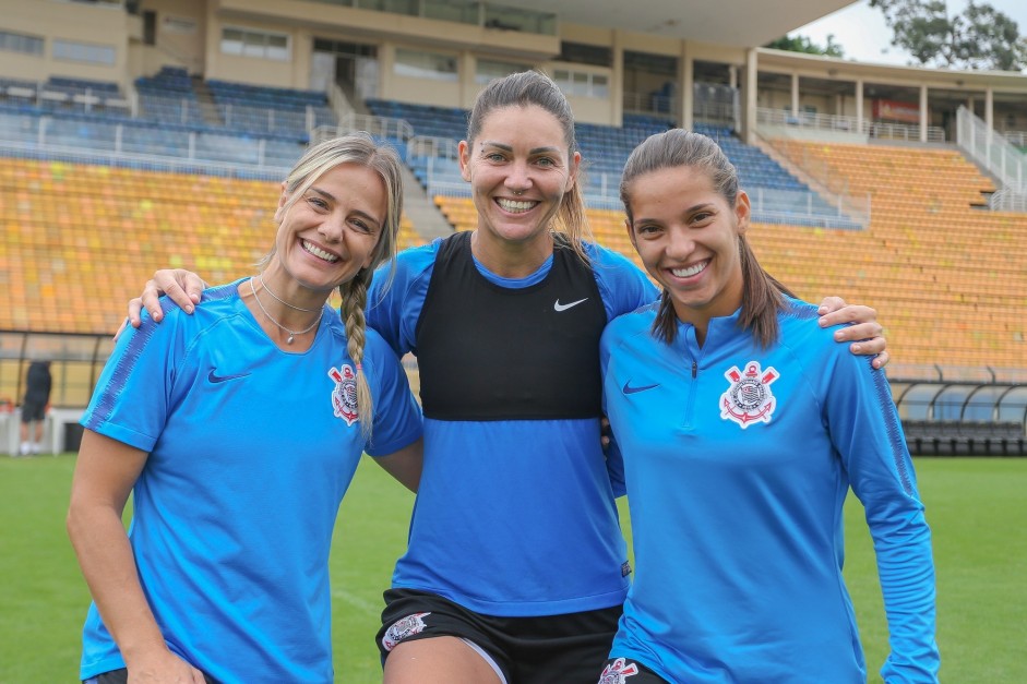 Milene Domingues, Gabi Zanotti e Millene no treino das meninas do Corinthians Futebol Feminino