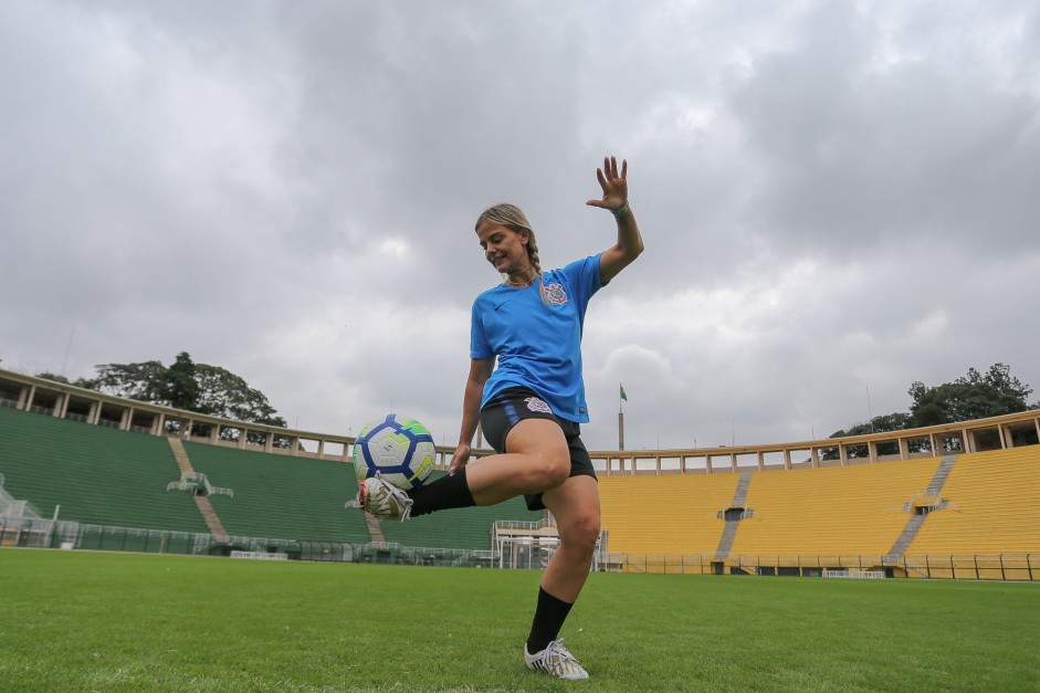 Milene Domingues também fez malabarismos com a bola no treino do Corinthians Futebol Feminino