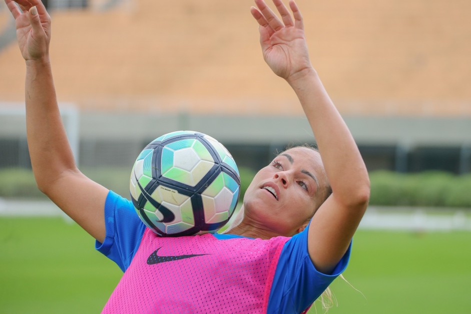 Mnica no treinamento do Corinthians Futebol Feminino desta tera-feira