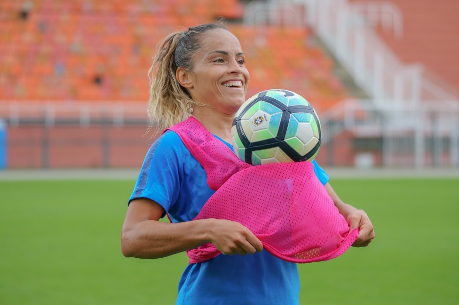 Novata Mônica no treinamento do Corinthians Futebol Feminino desta terça-feira