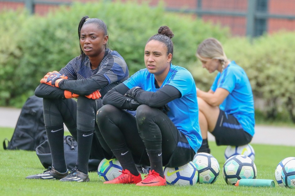 Tain e Lel no treinamento do Corinthians Futebol Feminino desta tera-feira