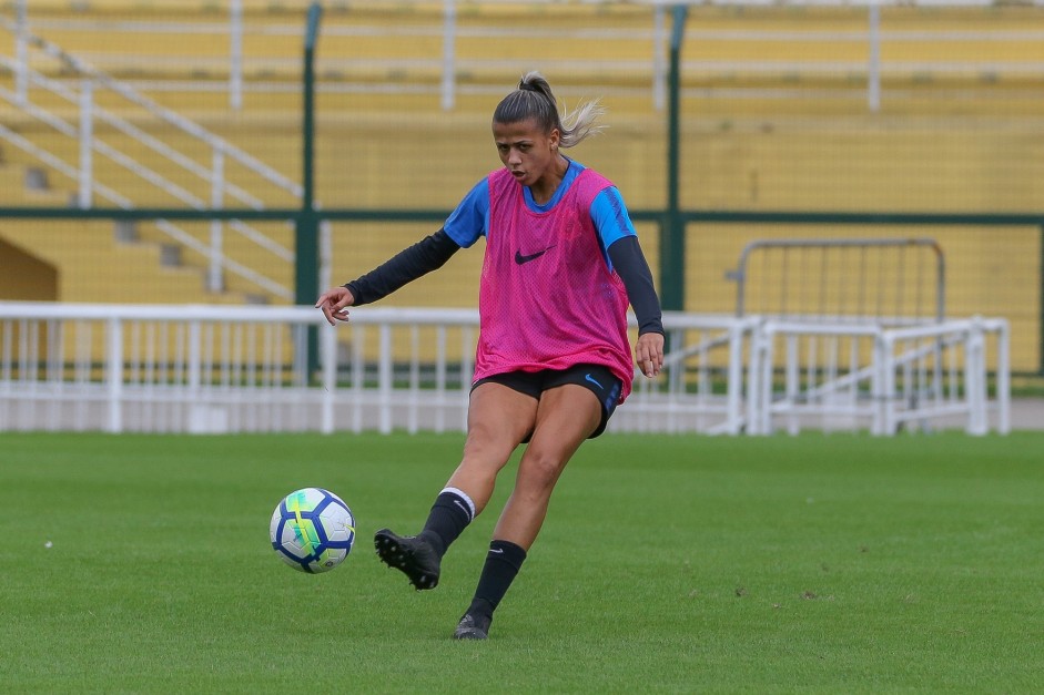 Zagueira Giovanna no treinamento do Corinthians Futebol Feminino desta terça-feira