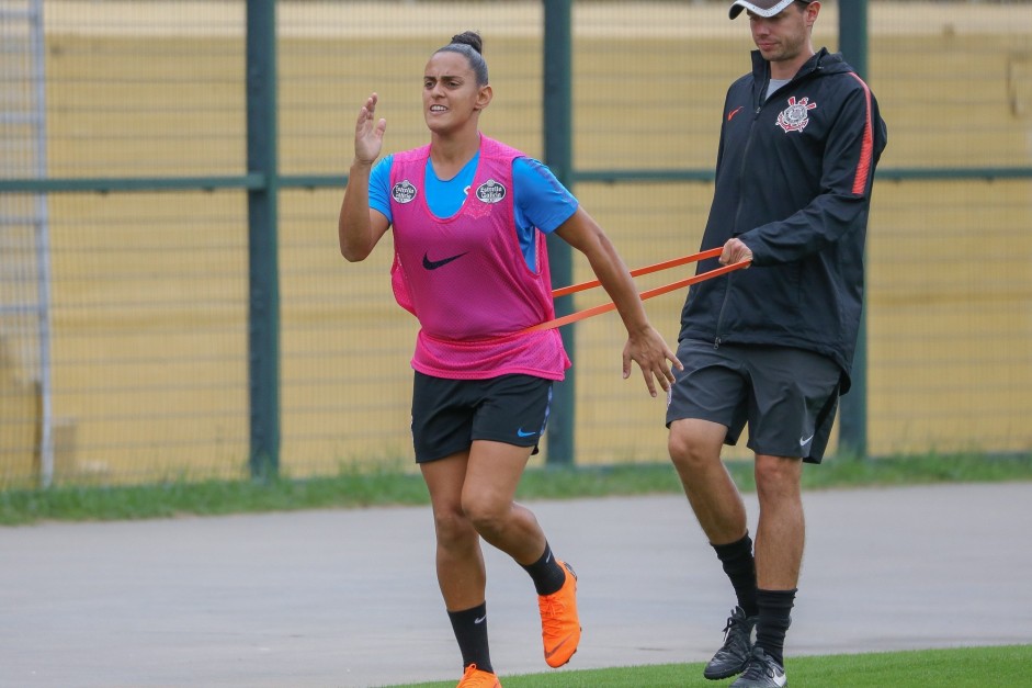 Zagueira Mimi no treinamento do Corinthians Futebol Feminino desta tera-feira